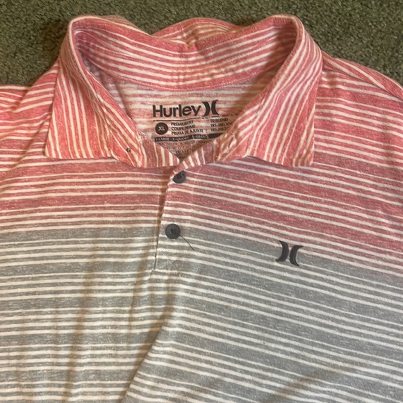 Hurley XL Red Grey and White Short Sleeve Dress Shirt/Polo in Good Condition - Picture 2 of 3